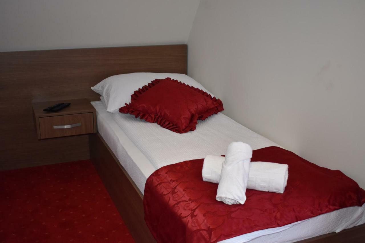 Hotel Zlatni Bor Sokolac  Exteriér fotografie