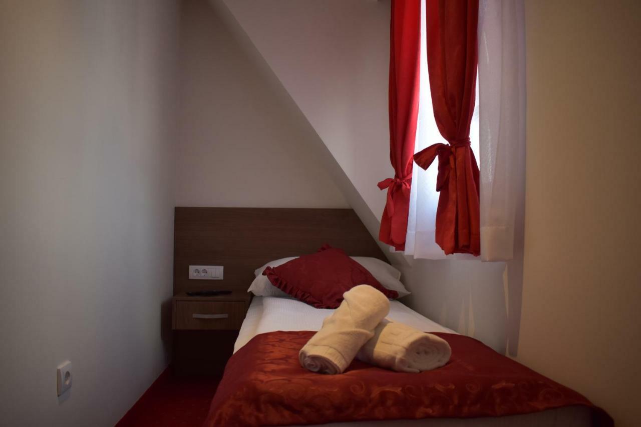 Hotel Zlatni Bor Sokolac  Exteriér fotografie